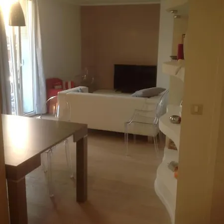 Zona Porto A 10 Mn A Piedi Dal Mare Apartment