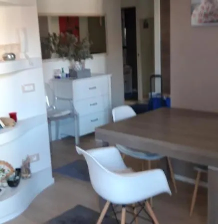 Zona Porto A 10 Mn A Piedi Dal Mare Apartment